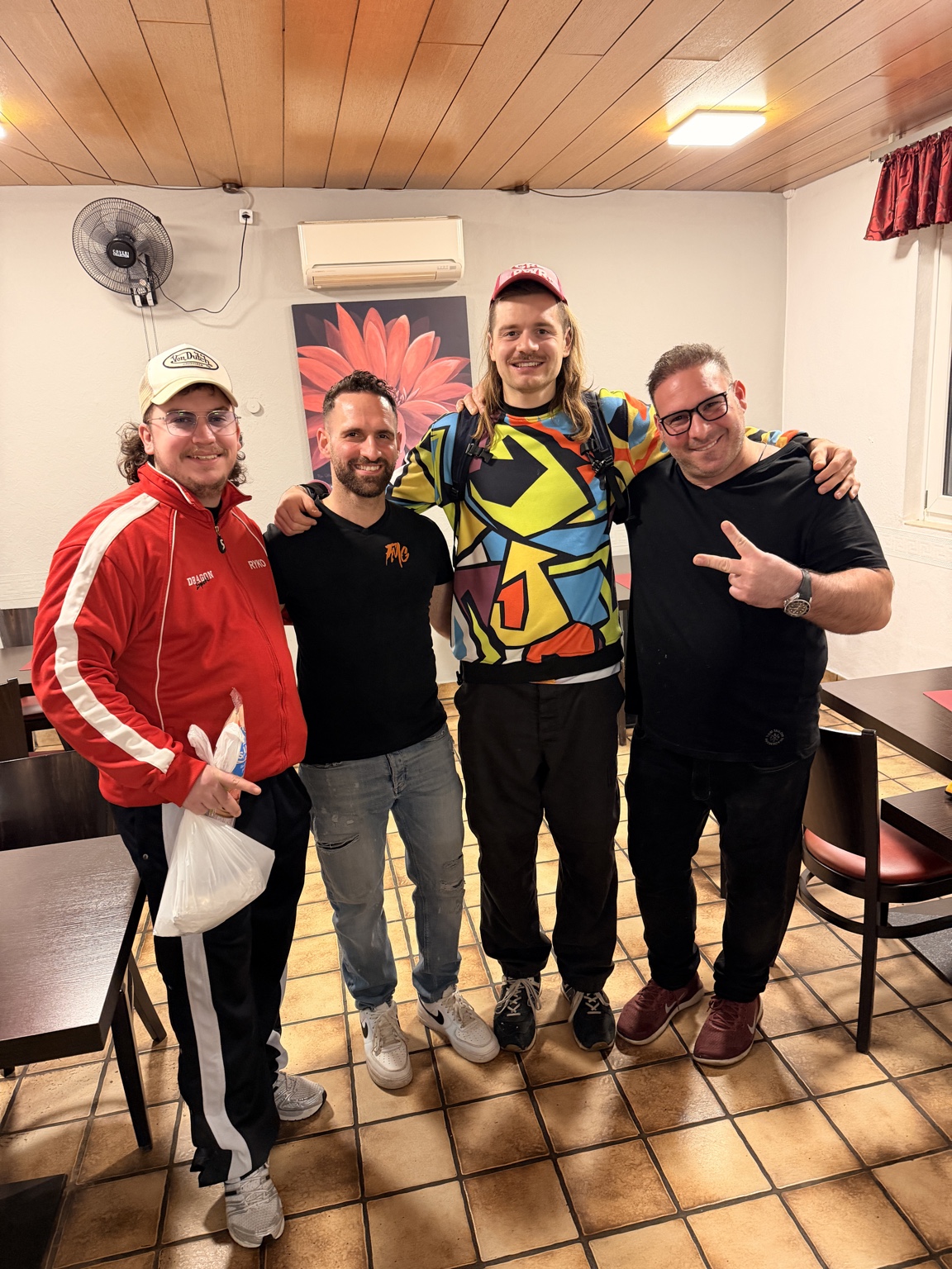 Gruppenfoto beim Besuch im Fleischermeister Grill